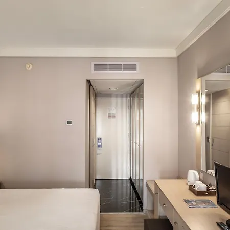 Готель Louis Ledra 4*